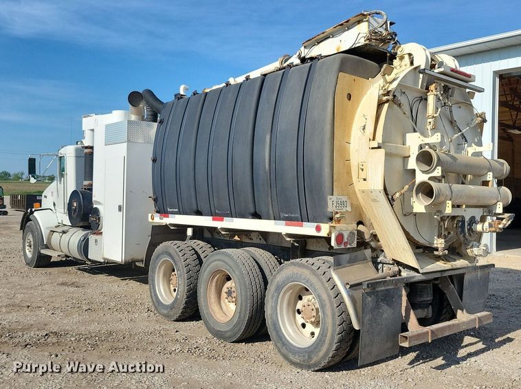 image for item KB9041 2012 Kenworth T800 hydrovac truck