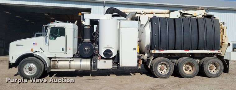 image for item KB9041 2012 Kenworth T800 hydrovac truck
