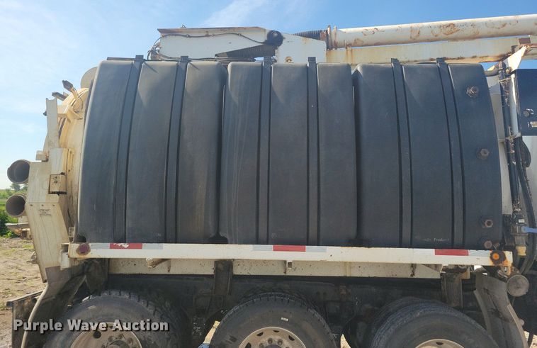 image for item KB9041 2012 Kenworth T800 hydrovac truck