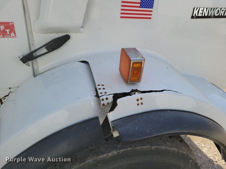 image for item KB9041 2012 Kenworth T800 hydrovac truck