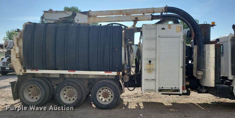 image for item KB9041 2012 Kenworth T800 hydrovac truck