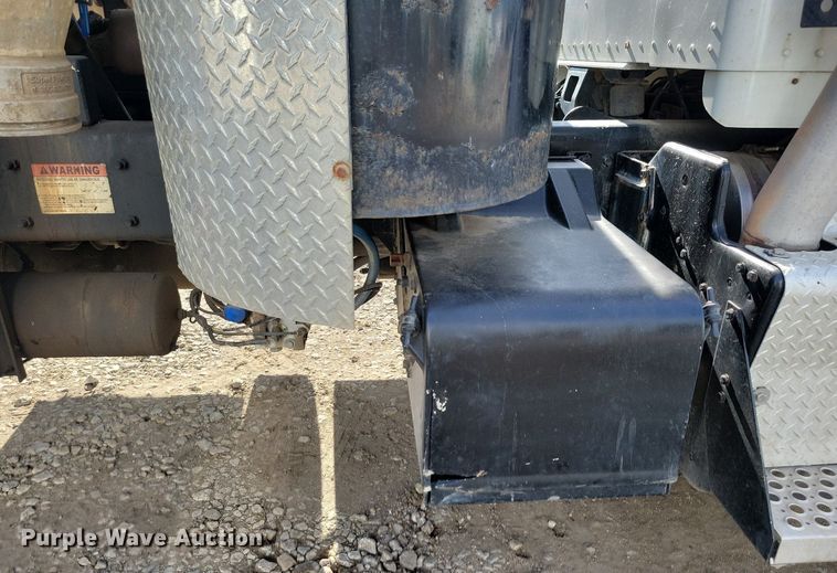 image for item KB9041 2012 Kenworth T800 hydrovac truck