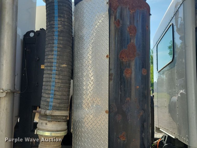 image for item KB9041 2012 Kenworth T800 hydrovac truck