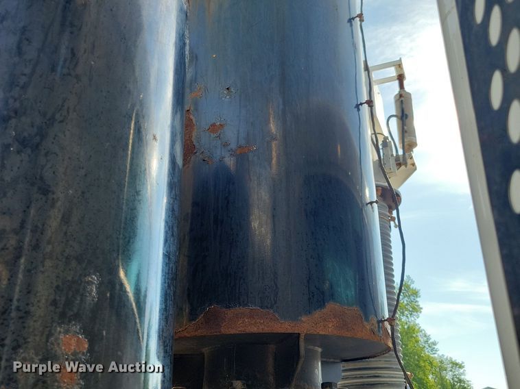 image for item KB9041 2012 Kenworth T800 hydrovac truck