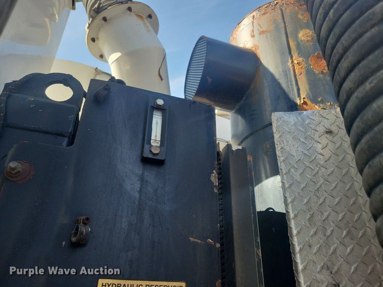 image for item KB9041 2012 Kenworth T800 hydrovac truck