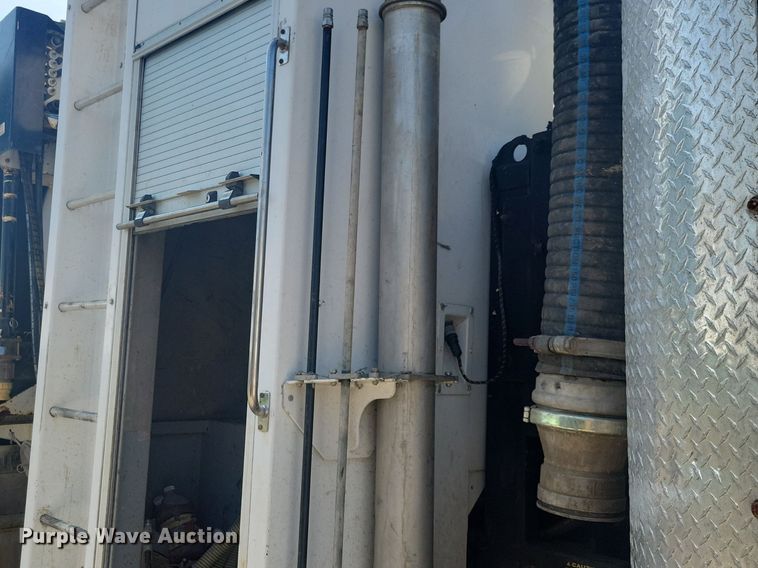 image for item KB9041 2012 Kenworth T800 hydrovac truck