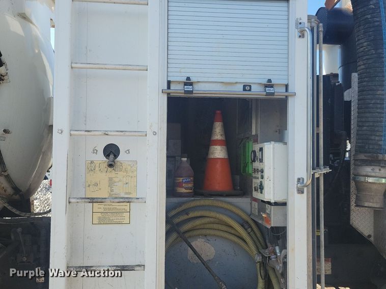 image for item KB9041 2012 Kenworth T800 hydrovac truck