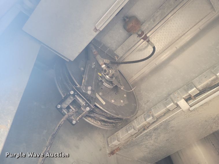 image for item KB9041 2012 Kenworth T800 hydrovac truck