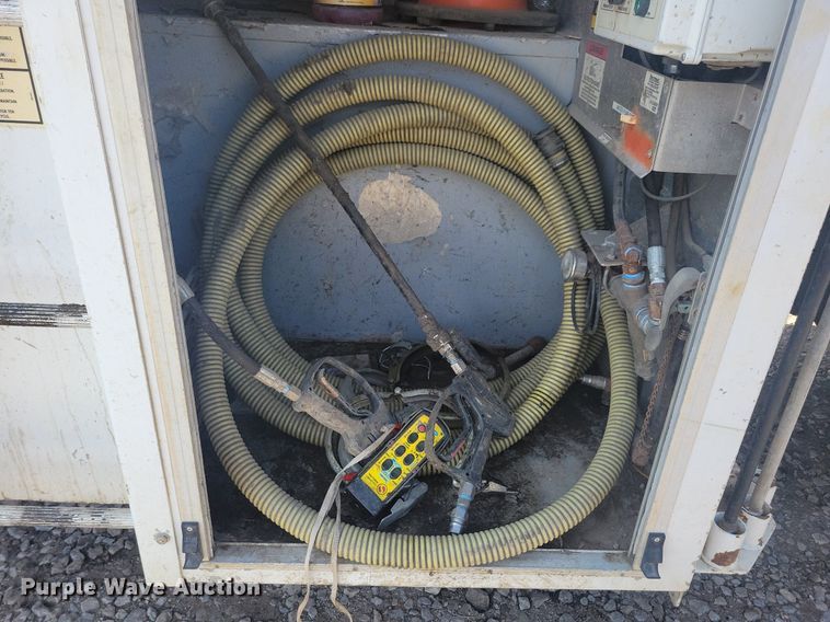 image for item KB9041 2012 Kenworth T800 hydrovac truck