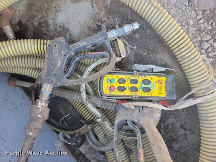 image for item KB9041 2012 Kenworth T800 hydrovac truck