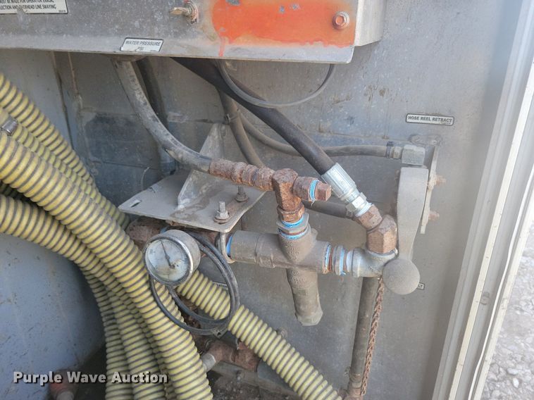 image for item KB9041 2012 Kenworth T800 hydrovac truck