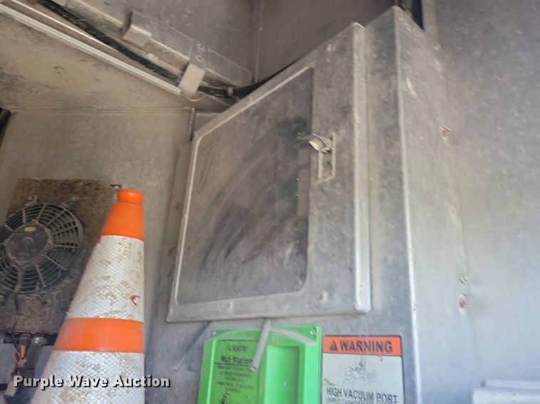 image for item KB9041 2012 Kenworth T800 hydrovac truck