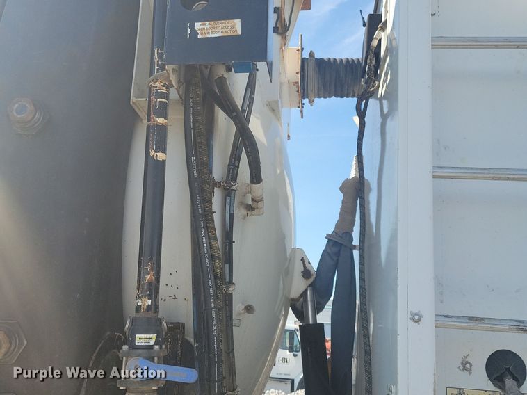 image for item KB9041 2012 Kenworth T800 hydrovac truck