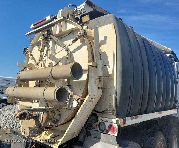 image for item KB9041 2012 Kenworth T800 hydrovac truck