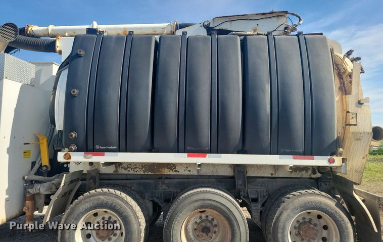 image for item KB9041 2012 Kenworth T800 hydrovac truck