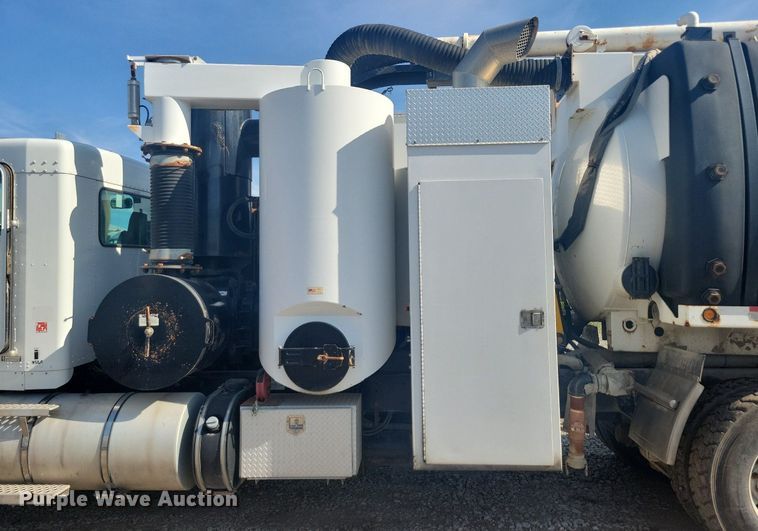image for item KB9041 2012 Kenworth T800 hydrovac truck