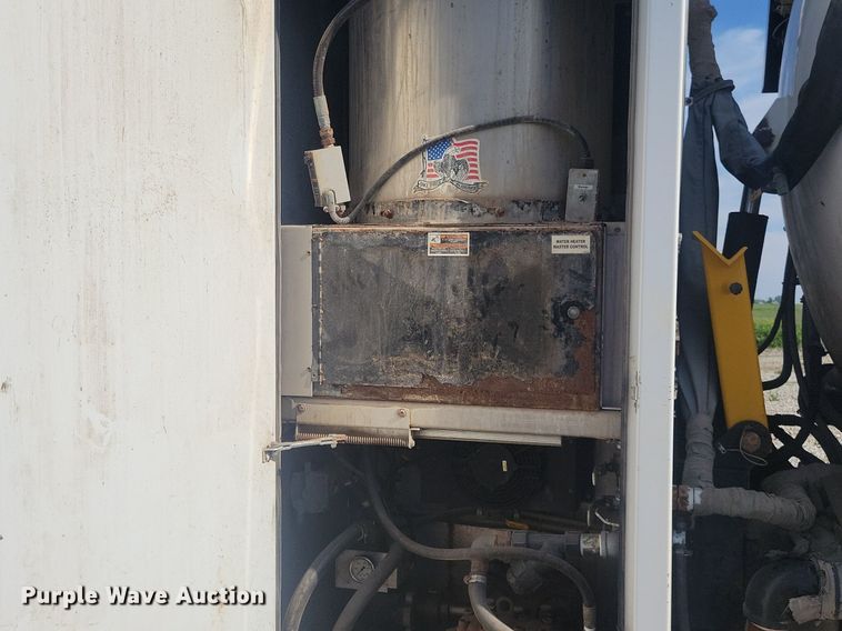 image for item KB9041 2012 Kenworth T800 hydrovac truck