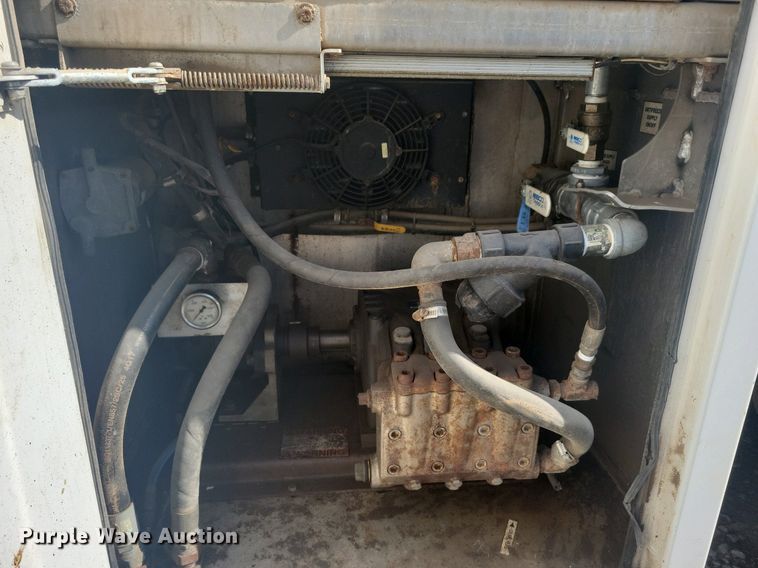 image for item KB9041 2012 Kenworth T800 hydrovac truck