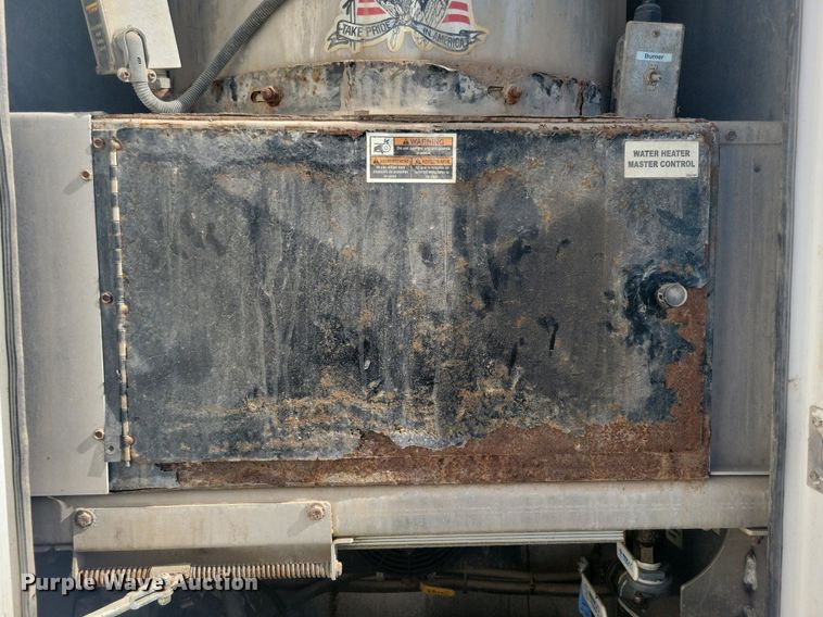 image for item KB9041 2012 Kenworth T800 hydrovac truck