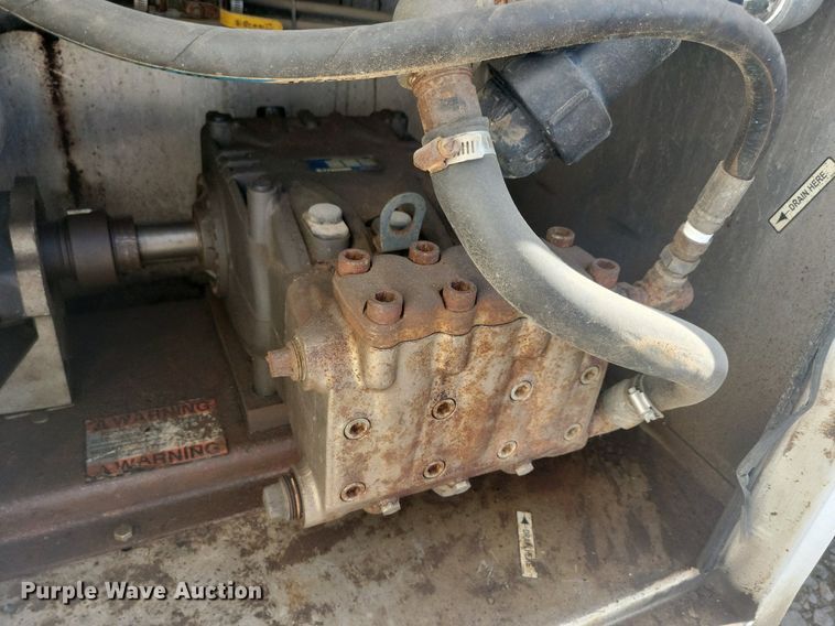 image for item KB9041 2012 Kenworth T800 hydrovac truck