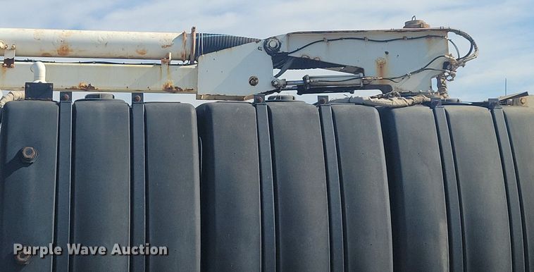 image for item KB9041 2012 Kenworth T800 hydrovac truck