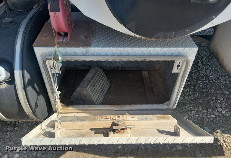 image for item KB9041 2012 Kenworth T800 hydrovac truck