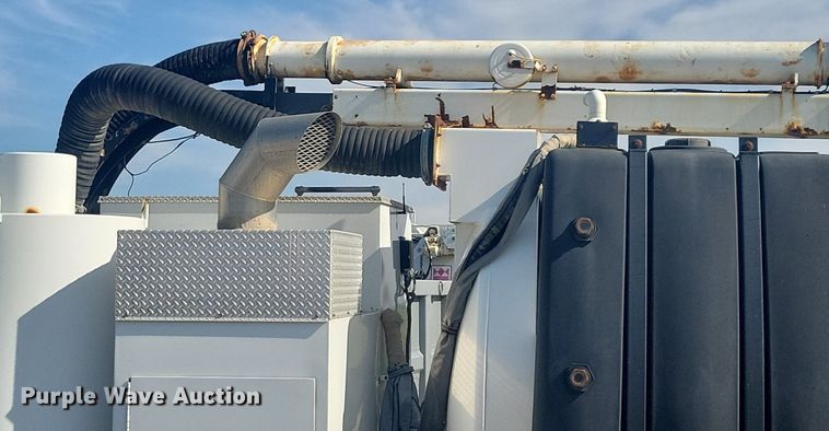 image for item KB9041 2012 Kenworth T800 hydrovac truck