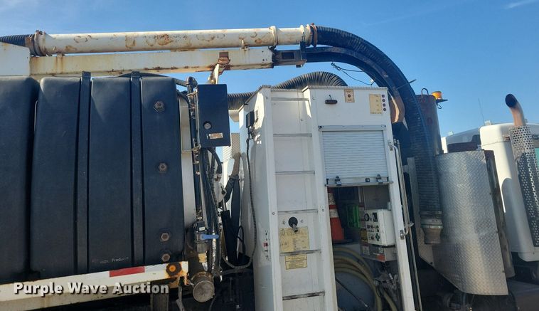 image for item KB9041 2012 Kenworth T800 hydrovac truck