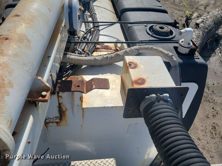 image for item KB9041 2012 Kenworth T800 hydrovac truck