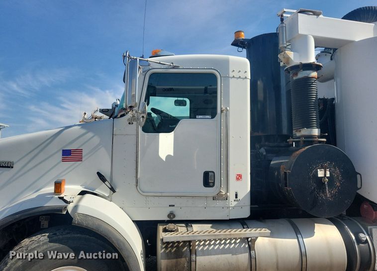 image for item KB9041 2012 Kenworth T800 hydrovac truck