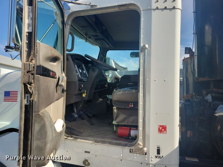 image for item KB9041 2012 Kenworth T800 hydrovac truck