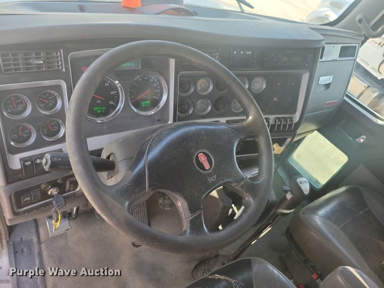 image for item KB9041 2012 Kenworth T800 hydrovac truck