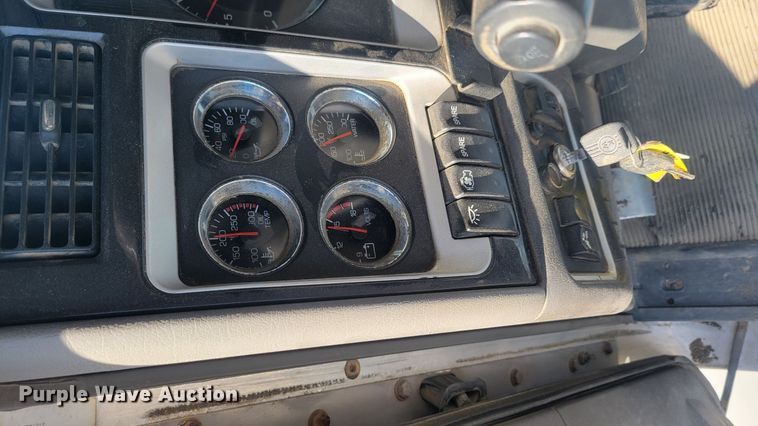 image for item KB9041 2012 Kenworth T800 hydrovac truck