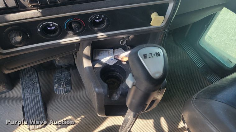 image for item KB9041 2012 Kenworth T800 hydrovac truck