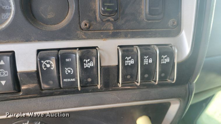 image for item KB9041 2012 Kenworth T800 hydrovac truck