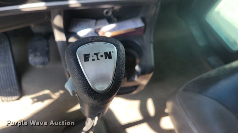 image for item KB9041 2012 Kenworth T800 hydrovac truck