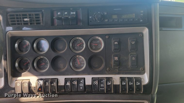 image for item KB9041 2012 Kenworth T800 hydrovac truck