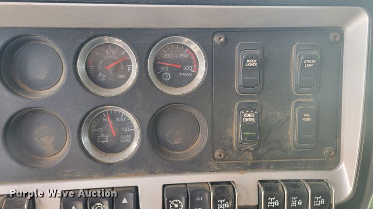 image for item KB9041 2012 Kenworth T800 hydrovac truck