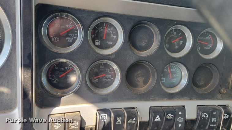 image for item KB9041 2012 Kenworth T800 hydrovac truck