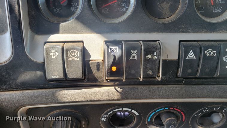 image for item KB9041 2012 Kenworth T800 hydrovac truck