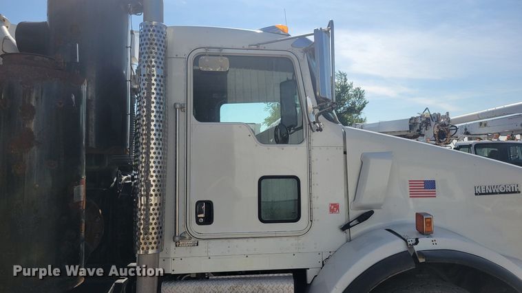 image for item KB9041 2012 Kenworth T800 hydrovac truck