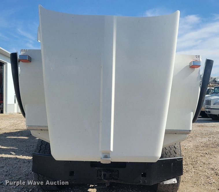 image for item KB9041 2012 Kenworth T800 hydrovac truck