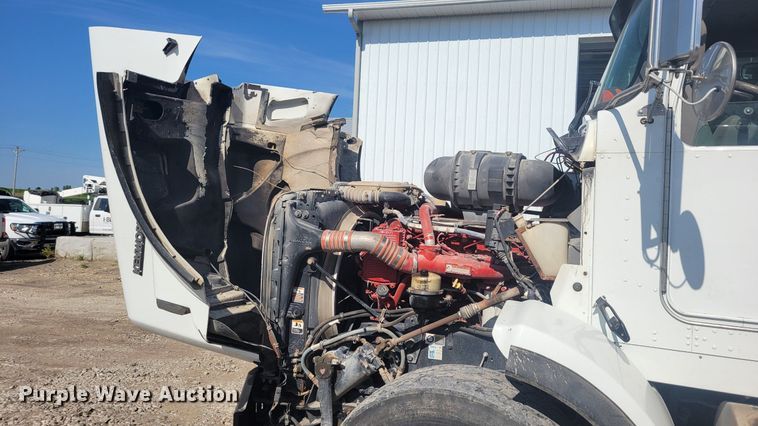 image for item KB9041 2012 Kenworth T800 hydrovac truck