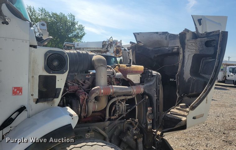 image for item KB9041 2012 Kenworth T800 hydrovac truck