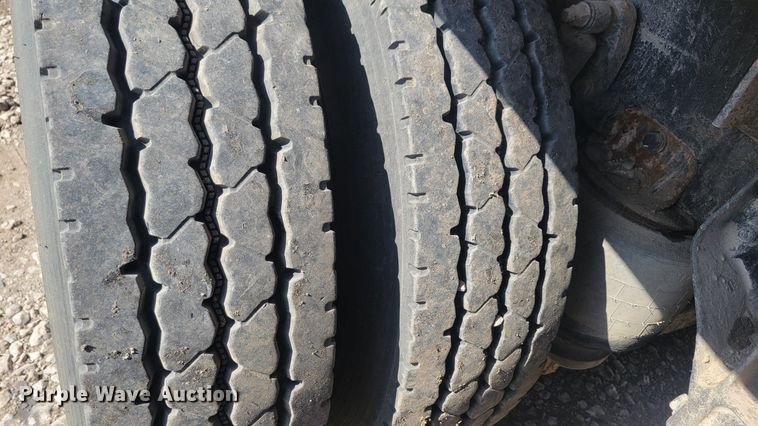 image for item KB9041 2012 Kenworth T800 hydrovac truck