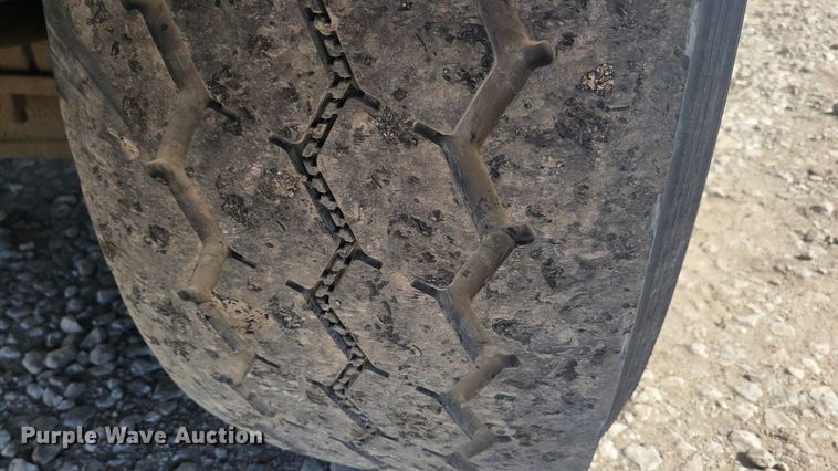 image for item KB9041 2012 Kenworth T800 hydrovac truck