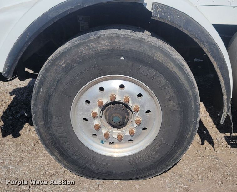 image for item KB9041 2012 Kenworth T800 hydrovac truck