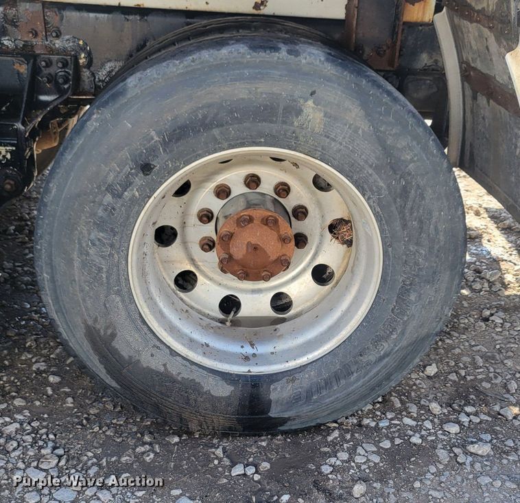 image for item KB9041 2012 Kenworth T800 hydrovac truck