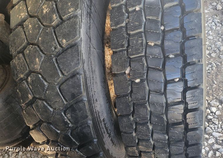 image for item KB9041 2012 Kenworth T800 hydrovac truck