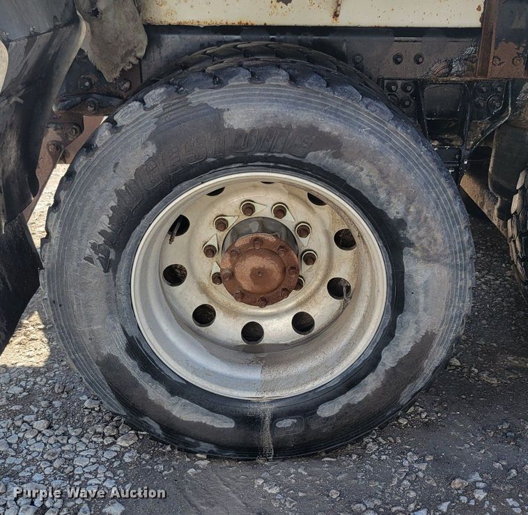 image for item KB9041 2012 Kenworth T800 hydrovac truck